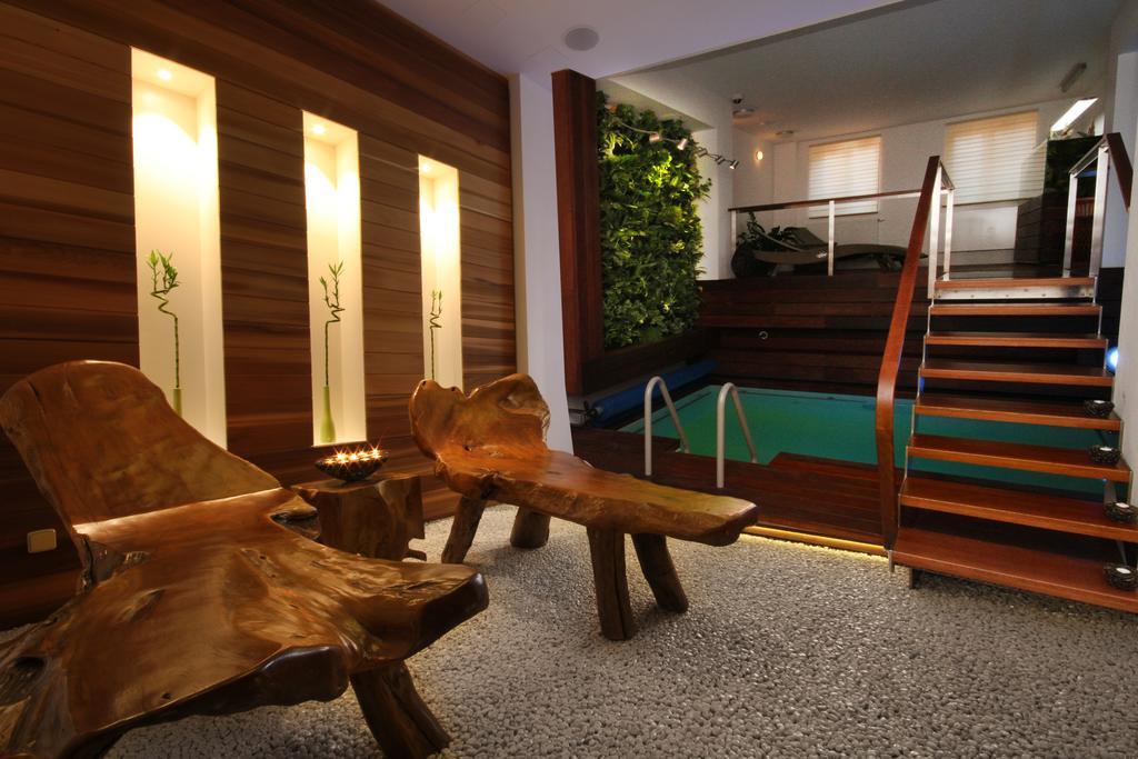 Hotel Bily Jednorozec Trebon Exterior photo